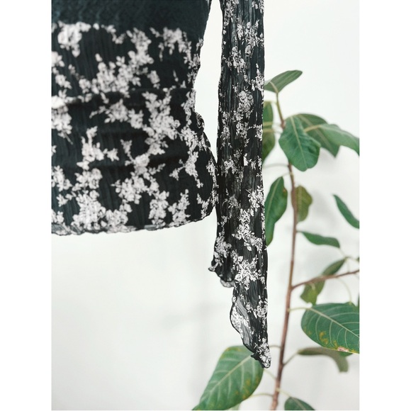 Vintage 1990s GUESS | Black Floral Mesh Off-Shoulder Babydoll Top - Picture 7 of 11